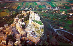 La guida alla rocca di Verucchio dei Malatesta  nella valle del Marecchia.Image